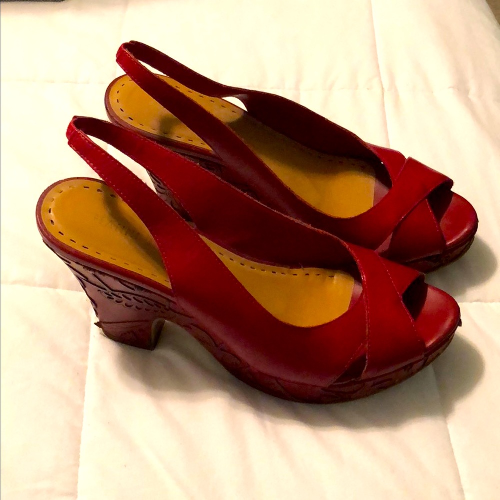 Gianni Bini red sandals leather